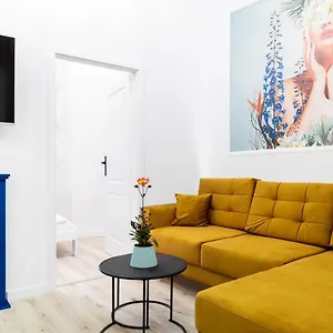 Magnificent Zyblikiewicza 11a, Location Apartment
